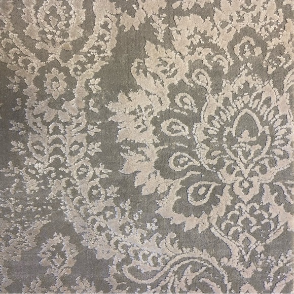 SAFAVIEH AREA RUG - Picture 4 of 6